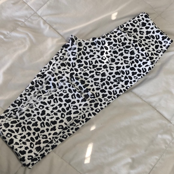 ♦️SOLD♦️ Adapt high waisted scrunch bum leggings - Picture 7 of 7